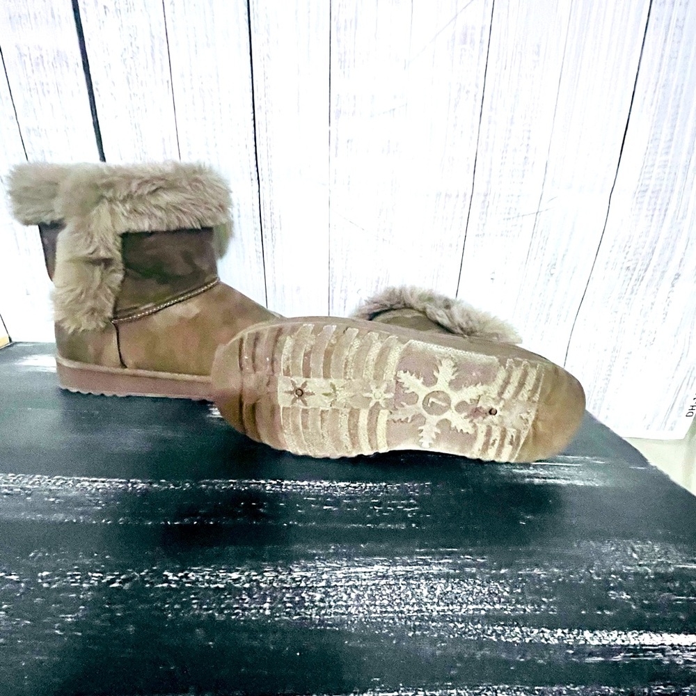 Gently used  Sonoma women’s winter boots